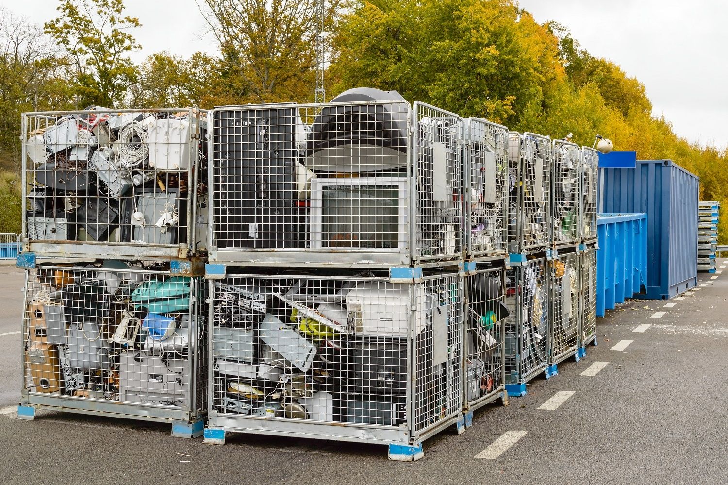 パソコンを含む電子廃棄物は、リサイクル資源ゴミとして廃棄されます。